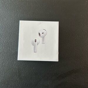 Apple AirPods in Classic White